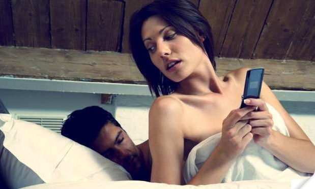 Smarthphone: c’è dipendenza anche in camera da letto