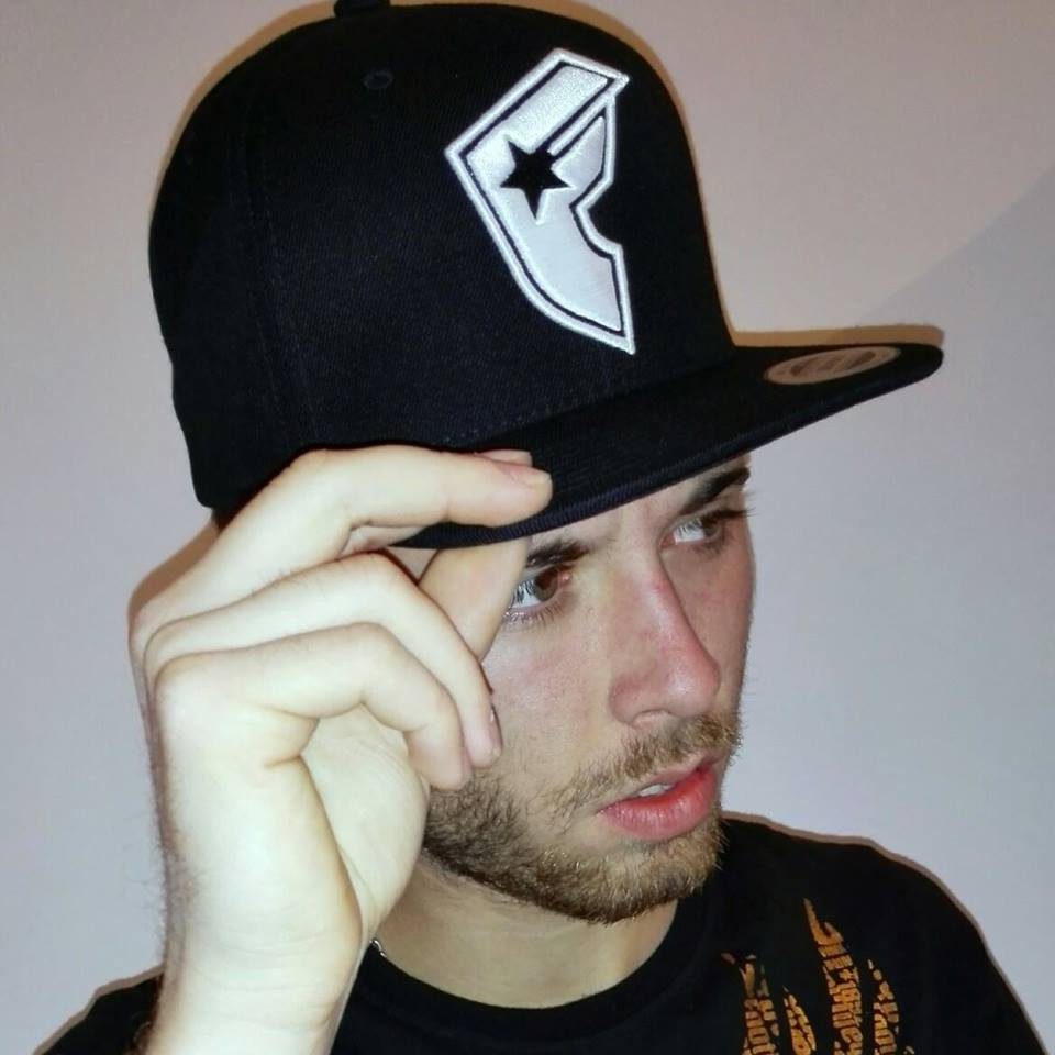 Dopo “Perso nel suono”, Frennyz ricomincia a collaborare con Fiamma