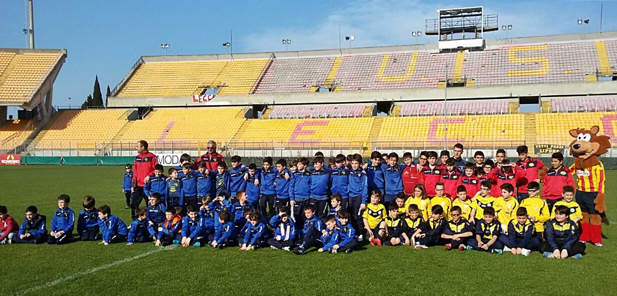 Piccoli tifosi in visita al “Via del Mare”