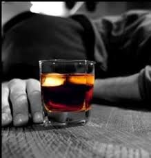 Se guardi un film bevi di più: lo studio della Bristol University