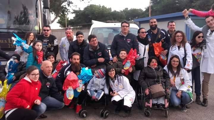 E i giocatori del Lecce ricevono i “Pasqualotti”