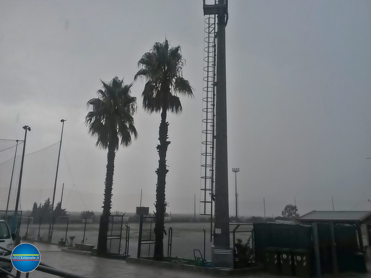 Pioggia a dirotto: salta l’allenamento del Lecce a S. Donato