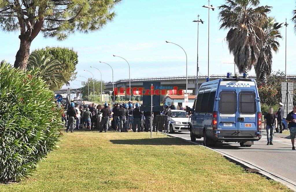 La Polizia blocca gli Ultrà Lecce senza biglietto