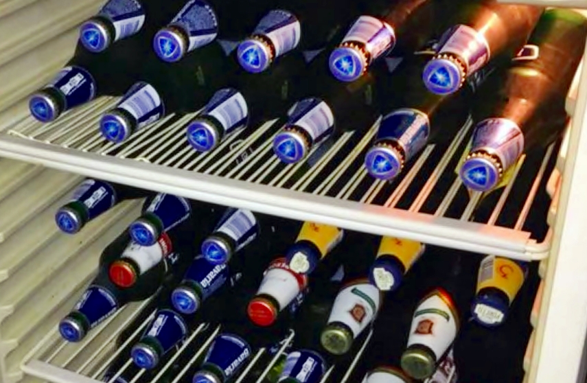 Vende birre fuori dal “Via del Mare”, multa e sequestro per un ambulante
