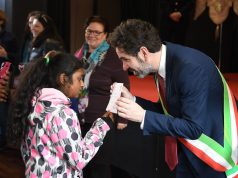 Conferita la cittadinanza simbolica a 200 bambini nati a Lecce da genitori stranieri