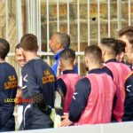 giocatori al Via del Mare guardano Ultrà Lecce
