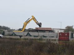 Edifici abusivi, oggi la quarta demolizione a Torre Rinalda