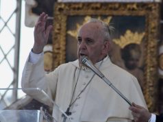 Papa Francesco ad Alessano: “Don Tonino esempio di Chiesa contempl-attiva”