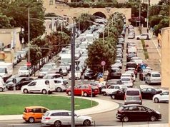 Caos traffico a Lecce, per gli amministratori è colpa di meteo e turisti