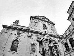 È Sant’Oronzo, ma in città non c’è aria di festa