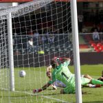 palla gol fallita da La Mantia in Foggia-Lecce 2-2