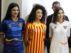 “Sole, mare e vento”: le nuove maglie del Lecce per la Serie A
