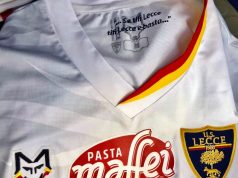 Il Lecce a Torino con una maglia davvero speciale