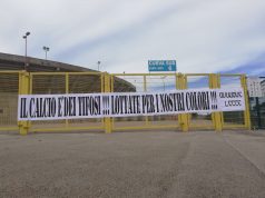 Lecce, striscione davanti la Curva Sud: “Lottate per noi”