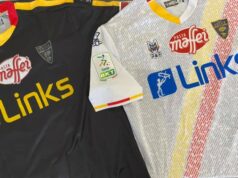 Il Lecce gioca con la seconda maglia con i nomi dei tifosi