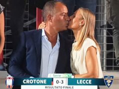 Sticchi Damiani, un bacio per festeggiare i 3 gol del Lecce a Crotone