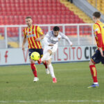 Acampora al tiro Lecce-Benevento 1-1