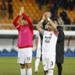 Benevento saluta tifosi a Lecce