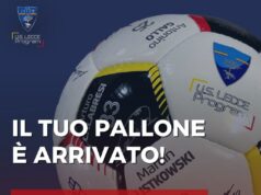 US Lecce Program, in regalo ai tifosi il pallone M908 autografato