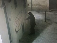 Graffitismo vandalico a Lecce: denunce per un gruppo di minorenni graffiti vandalismo atti vandalici scritte spray