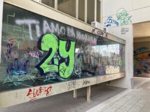 graffiti vandalismo atti vandalici scritte spray