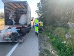 Rifiuti abbandonati, ripulita la Lecce-San Cataldo