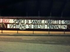 Striscione degli Ultrà Lecce contro il Mondiale in Qatar