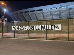 “Avviso” degli Ultrà Lecce: “Fuori le p•lle”