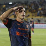 esultanza Krstovic – Lecce-Mantova 2-1 – Coppa Italia – terza maglia blu