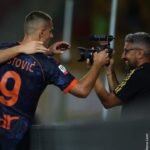 esultanza Krstovic – Lecce-Mantova 2-1 – Coppa Italia – terza maglia blu