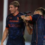 esultanza Baschirotto e Krstovic – Lecce-Mantova 2-1 – Coppa Italia – terza maglia blu