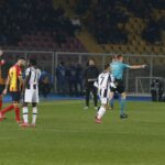arbitro Bonacina assegna rigore all’Udinese dopo VAR