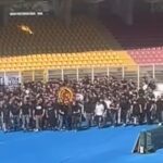 Ultrà Lecce corteo con corona di fiori per Graziano Fiorita