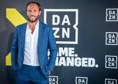 Budel: “Quest’anno il Lecce ha perso qualcosa. Non ti puoi salvare all’ultimo ogni anno”